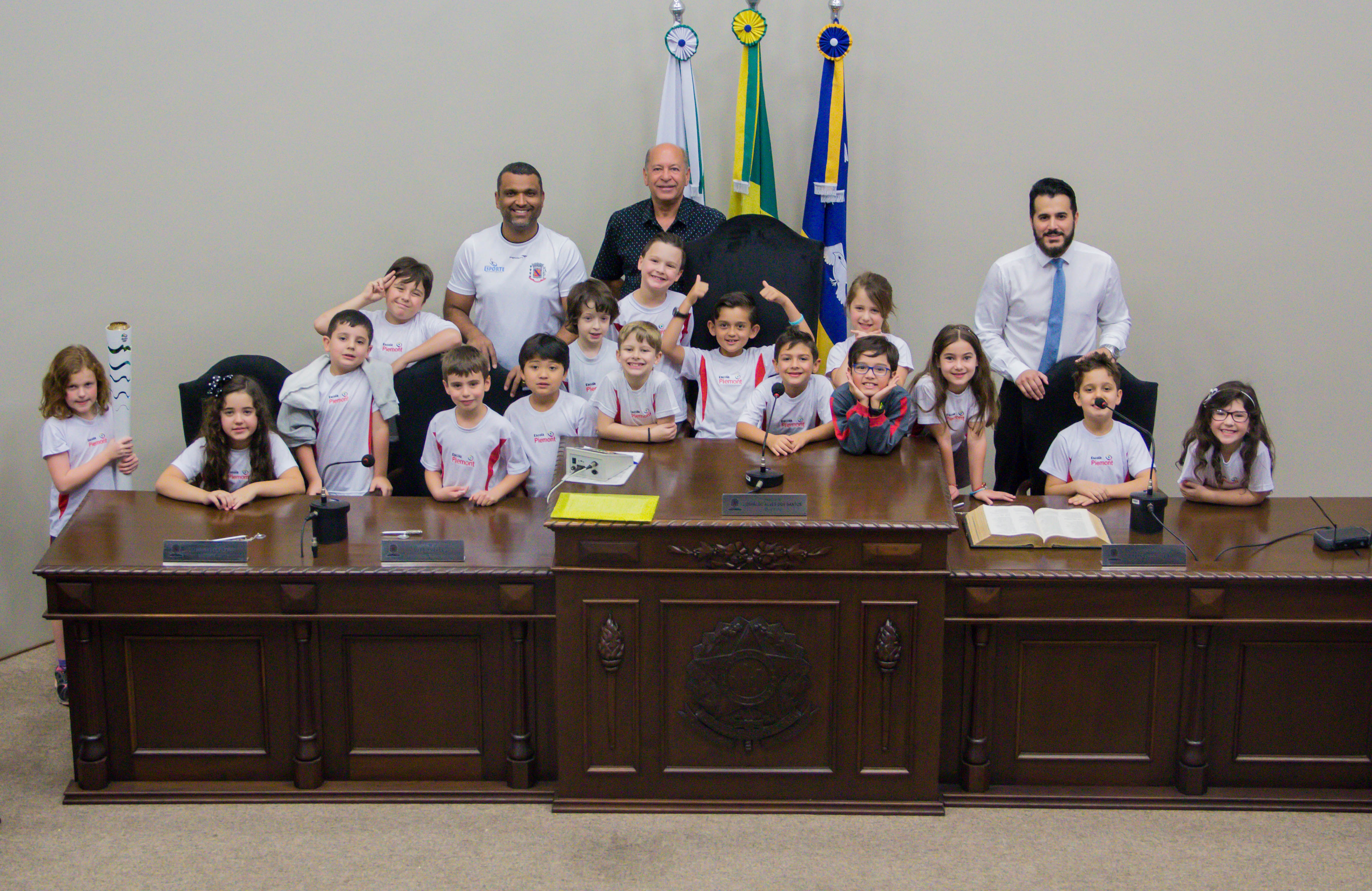 Alunos da Escola Piemont visitam a Câmara Municipal.